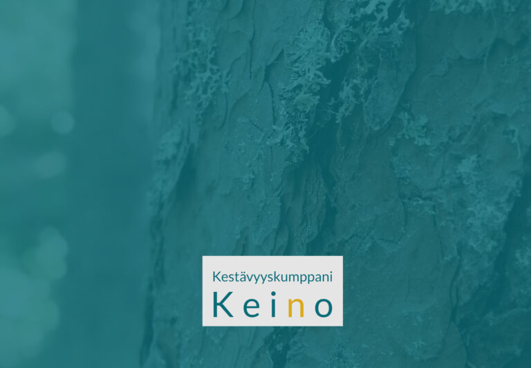Männyn runko sekä Kestävyyskumppani Keinon logo
